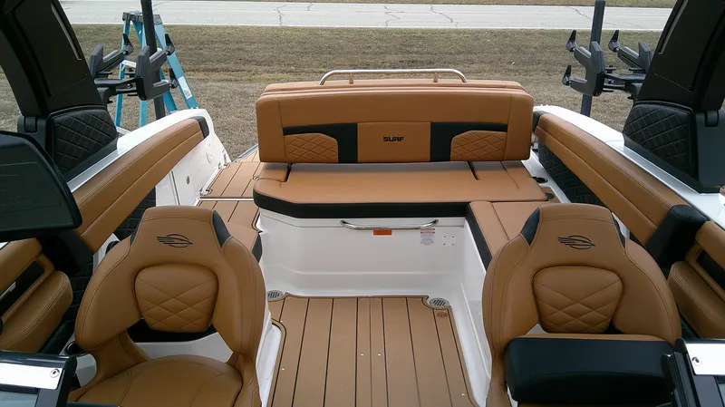 Slide: The Image of Chaparral 26 Surf 2025 - 8