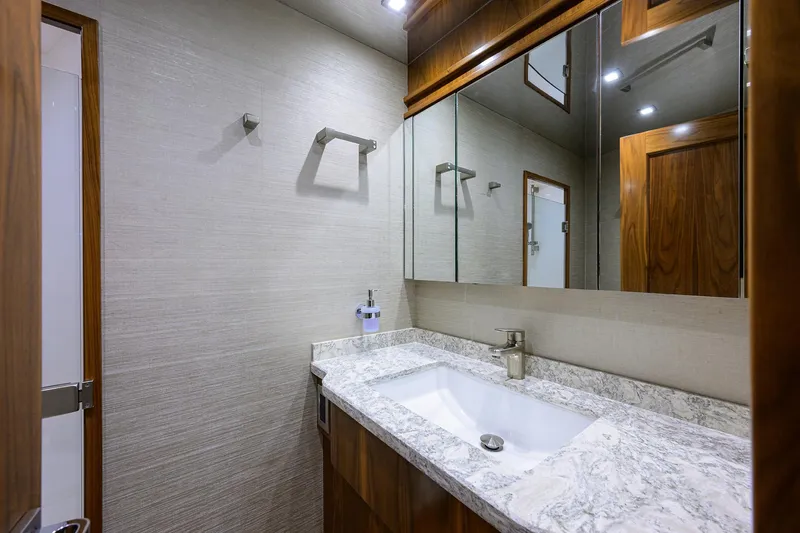 Slide: The Image of Viking 80 LAMPLIGHTER -  Forward Stateroom Head - 31