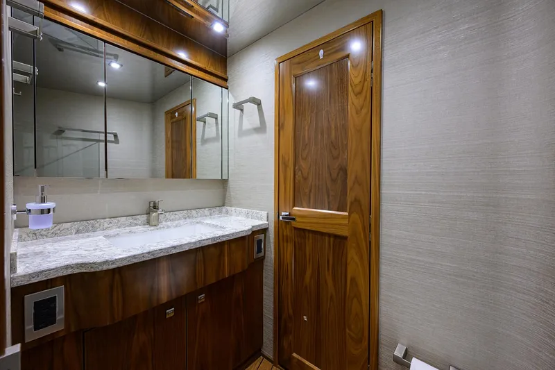 Slide: The Image of Viking 80 LAMPLIGHTER -  Forward Stateroom Head - 32