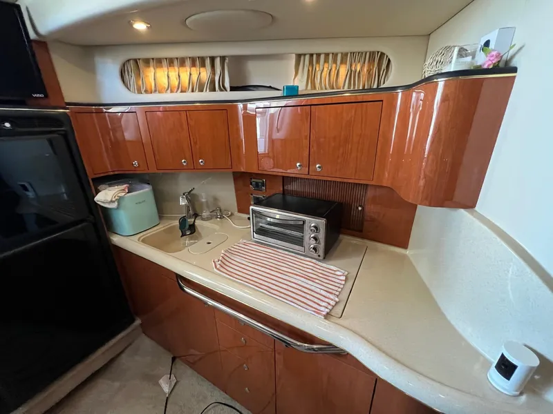 Slide: The Image of Sea Ray 410 Express Cruiser - 16