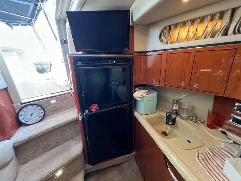 Slide: The Image of Sea Ray 410 Express Cruiser - 18