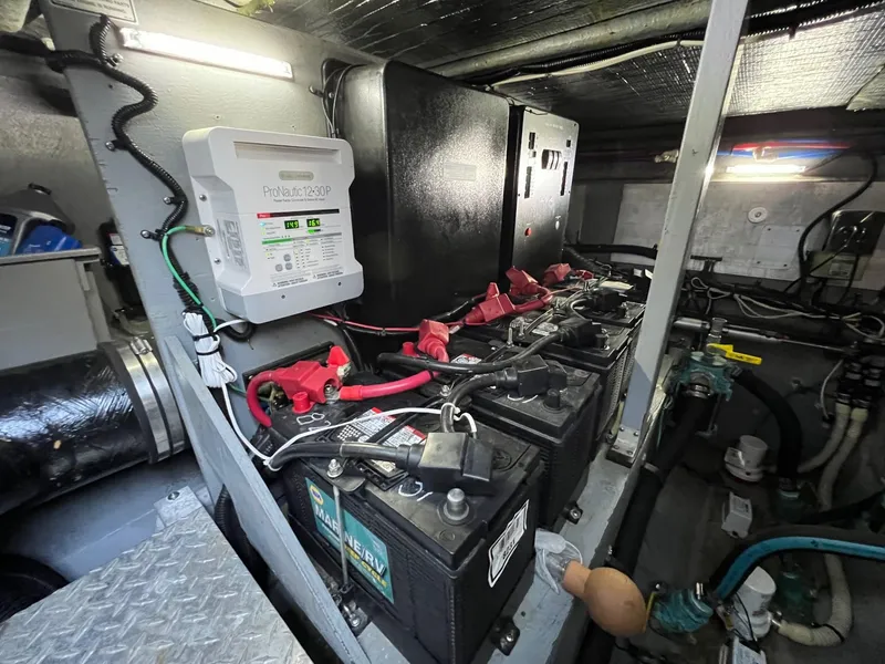 Slide: The Image of Sea Ray 410 Express Cruiser - 25