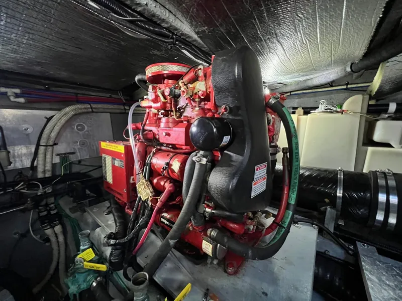 Slide: The Image of Sea Ray 410 Express Cruiser - 26