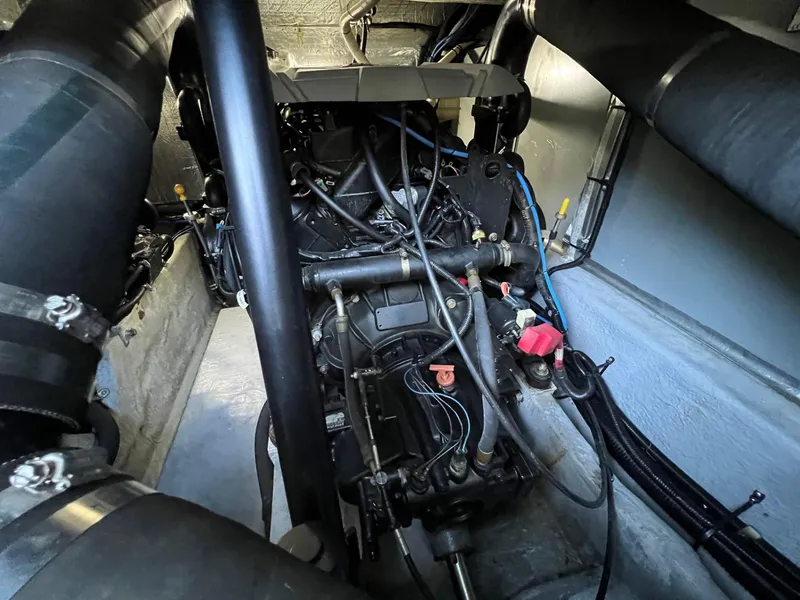 Slide: The Image of Sea Ray 410 Express Cruiser - 28