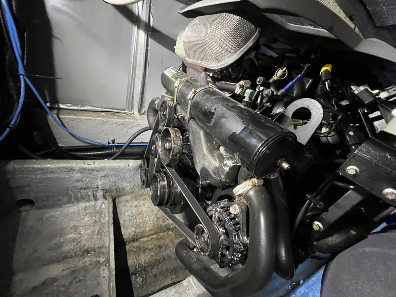 Slide: The Image of Sea Ray 410 Express Cruiser - 29