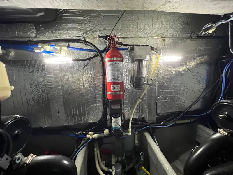 Slide: The Image of Sea Ray 410 Express Cruiser - 31