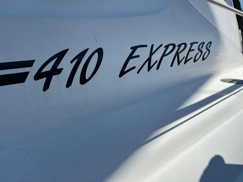 Slide: The Image of Sea Ray 410 Express Cruiser - 38