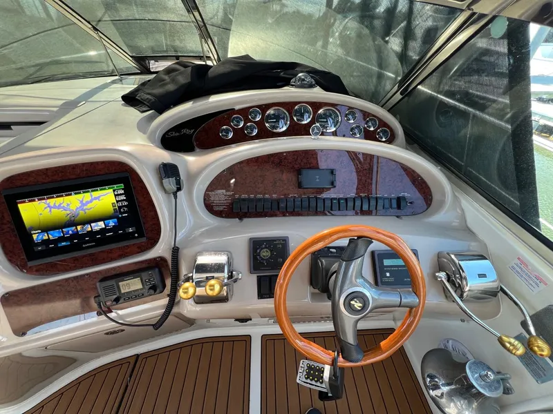 Slide: The Image of Sea Ray 410 Express Cruiser - 8