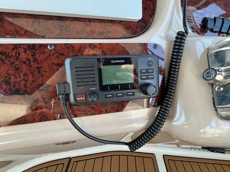 Slide: The Image of Sea Ray 410 Express Cruiser - 9