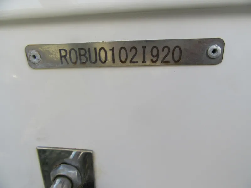 Slide: The Image of 2020 Robalo R230 Center Console boat identification plate with serial number. - 6