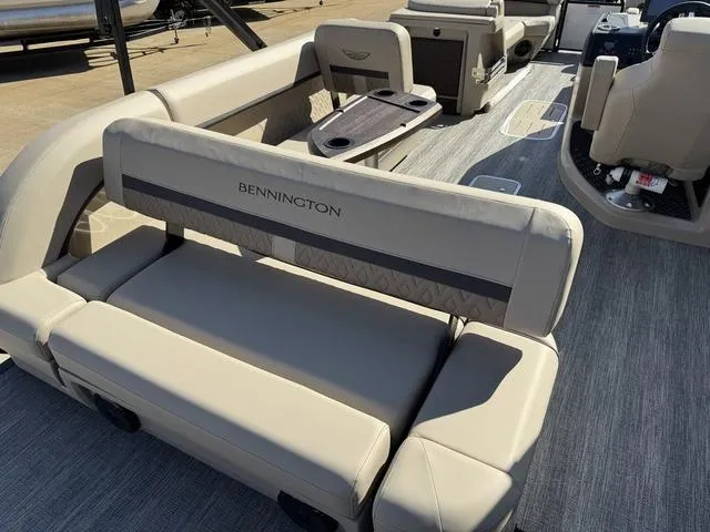 Slide: The Image of Bennington M Cruise 24 ML 2025 - 12