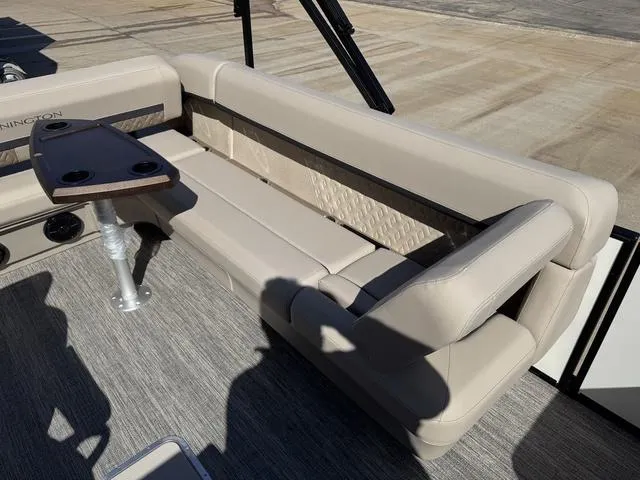 Slide: The Image of Bennington M Cruise 24 ML 2025 - 16