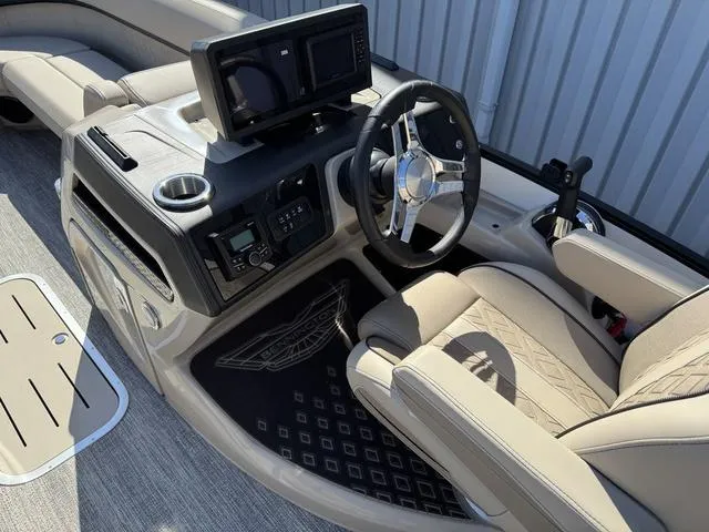 Slide: The Image of Bennington M Cruise 24 ML 2025 - 20