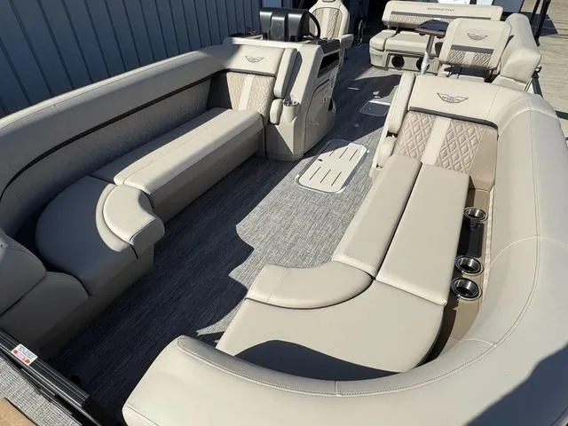 Slide: The Image of Bennington M Cruise 24 ML 2025 - 23