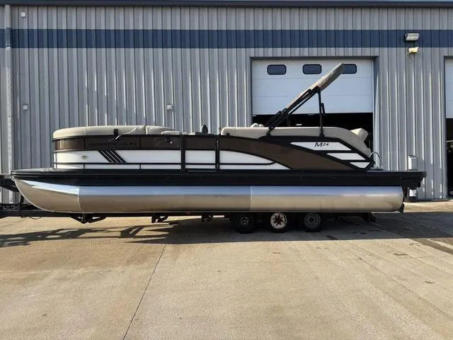 Slide: The Image of Bennington M Cruise 24 ML 2025 - 3