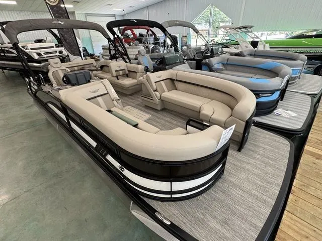 Slide: The Image of Bennington M Cruise 24 ML 2025 - 6