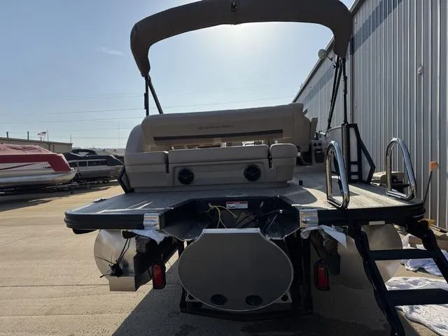 Slide: The Image of Bennington M Cruise 24 ML 2025 - 8