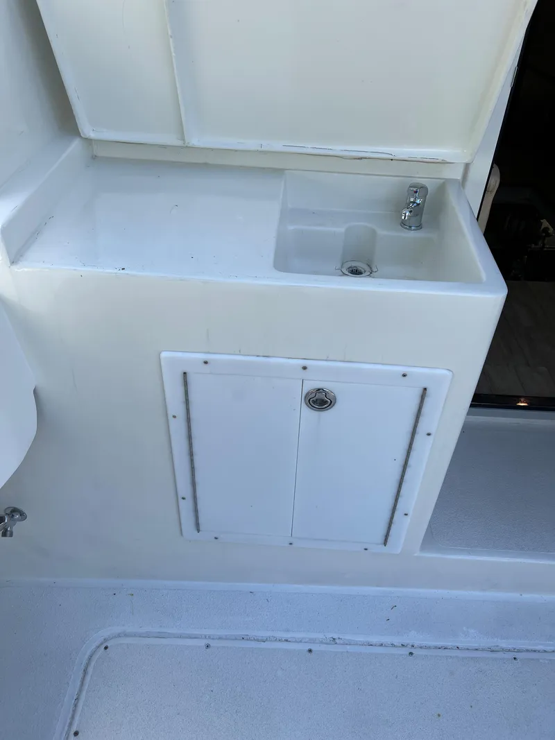 Slide: The Image of 36 Blackfin Convertible - 20