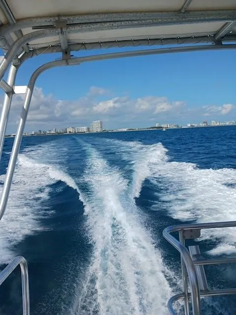 Slide: The Image of 36 Blackfin Convertible - 24