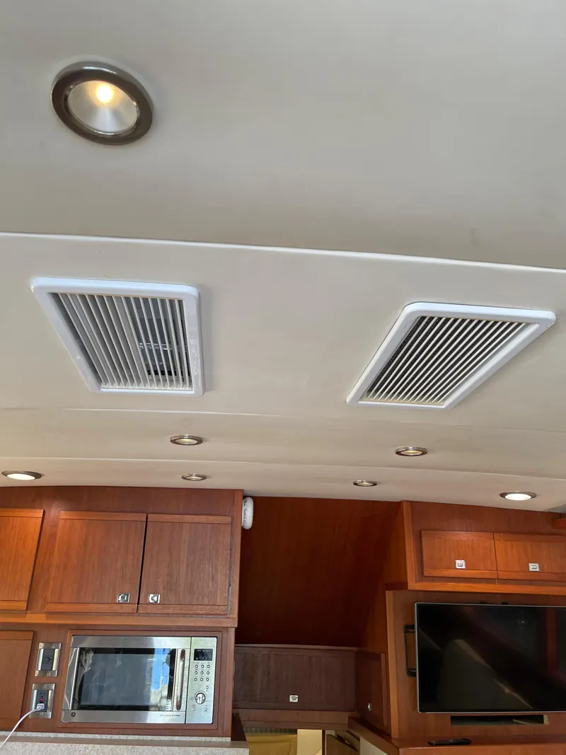 Slide: The Image of 36 Blackfin Convertible - 25