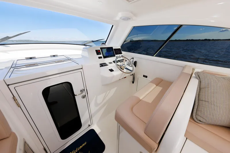 Slide: The Image of 2018 Viking FIVE FISH - Lower Helm Station - 23