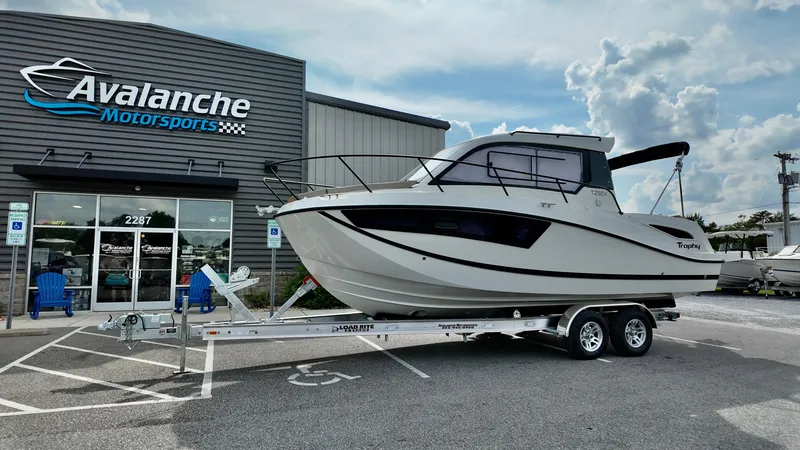 The Image of 2025 Bayliner TROPHY 25 EXPLORER boat on trailer outside Avalanche Motorsports. - 1