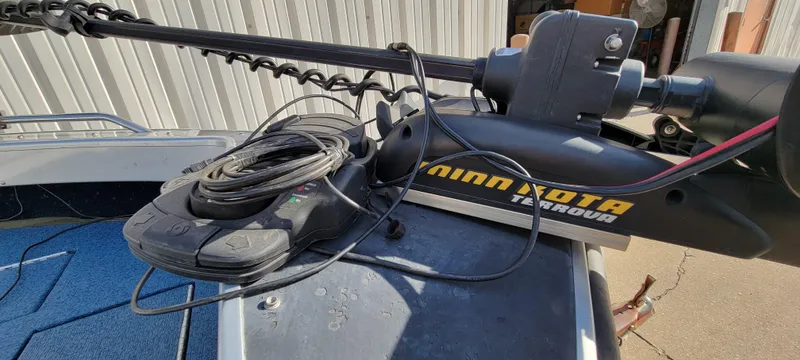 Slide: The Image of Minn Kota trolling motor on 1995 Crestliner Sportfish 1750 boat, with coiled cables. - 13
