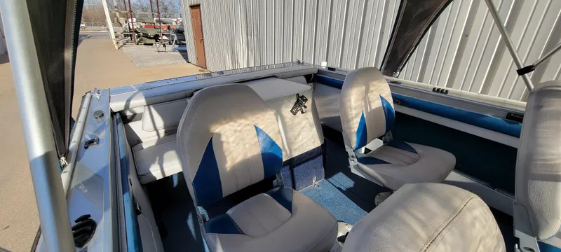 Slide: The Image of 1995 Crestliner Sportfish 1750 boat interior with blue and white seating. - 18