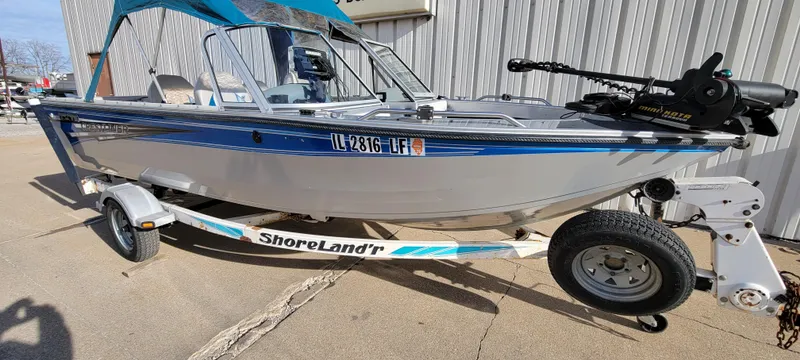 Slide: The Image of 1995 Crestliner Sportfish 1750 boat on ShoreLand'r trailer, parked outdoors. - 9