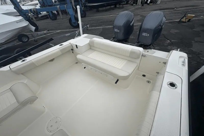 Slide: The Image of Pursuit 2570 Offshore 2006 - 2