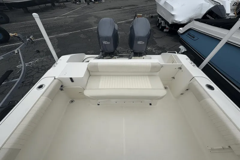 Slide: The Image of Pursuit 2570 Offshore 2006 - 3