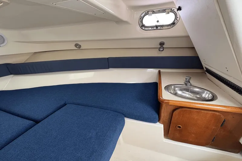 Slide: The Image of Pursuit 2570 Offshore 2006 - 7