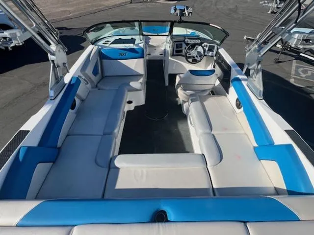 Slide: The Image of MasterCraft NXT22 2018 - 10