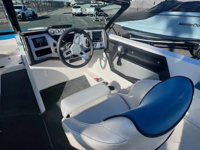 Slide: The Image of MasterCraft NXT22 2018 - 11