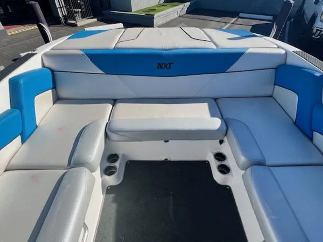 Slide: The Image of MasterCraft NXT22 2018 - 14