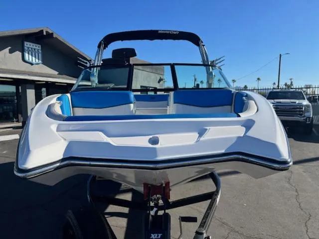 Slide: The Image of MasterCraft NXT22 2018 - 3