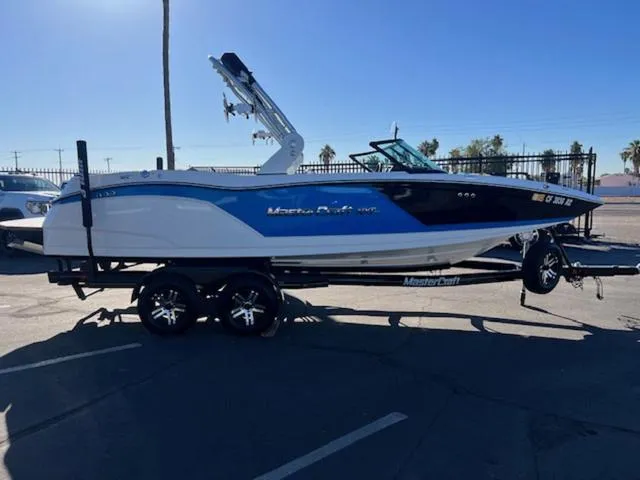 Slide: The Image of MasterCraft NXT22 2018 - 5