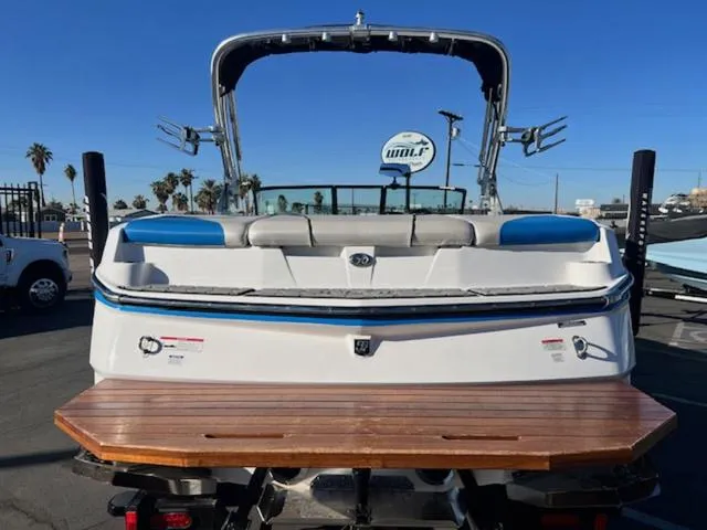 Slide: The Image of MasterCraft NXT22 2018 - 7