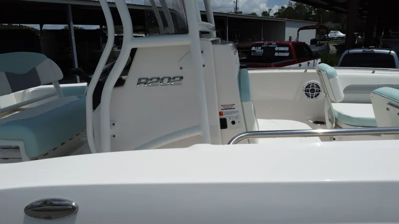 Slide: The Image of Robalo R202 Explorer 2025 - 10