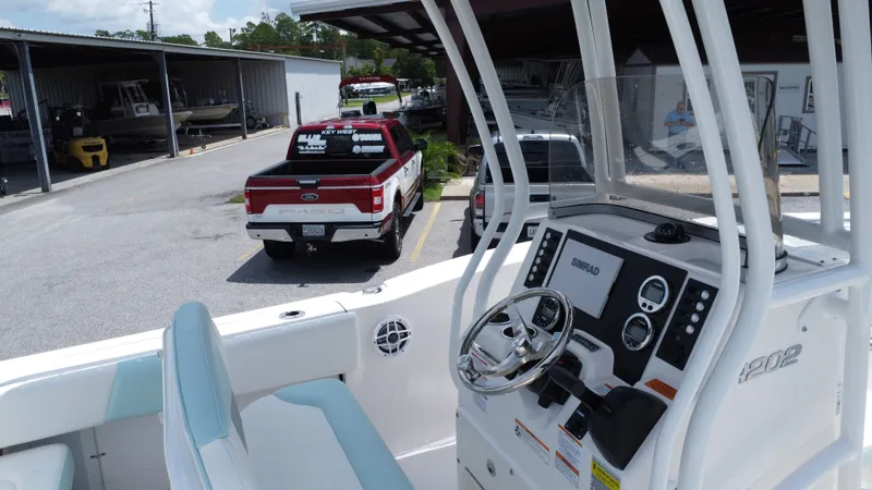 Slide: The Image of Robalo R202 Explorer 2025 - 11