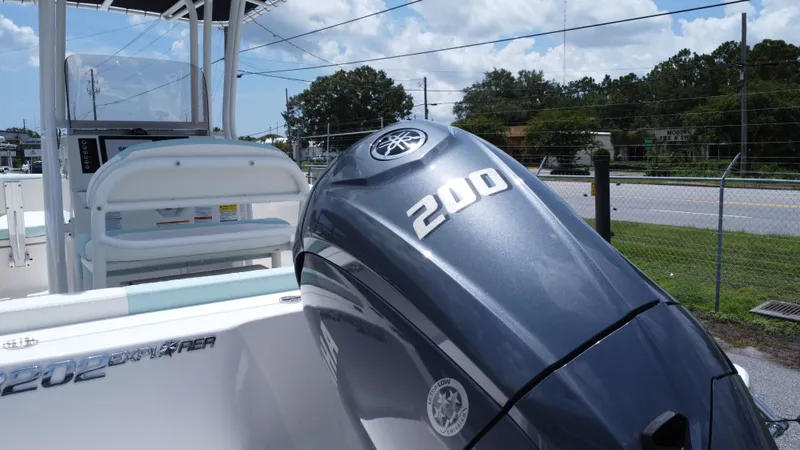 Slide: The Image of Robalo R202 Explorer 2025 - 16