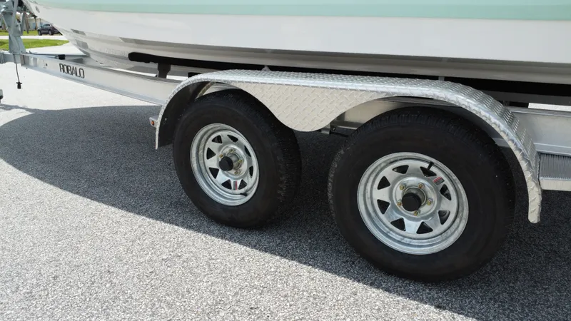 Slide: The Image of Robalo R202 Explorer 2025 - 17