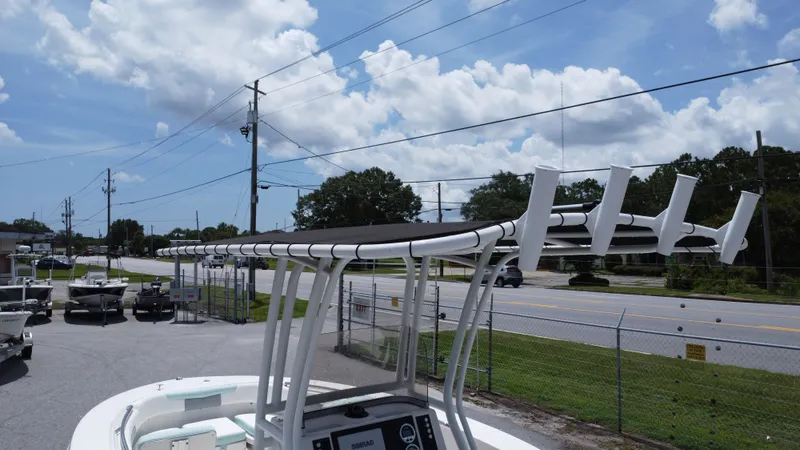 Slide: The Image of Robalo R202 Explorer 2025 - 18