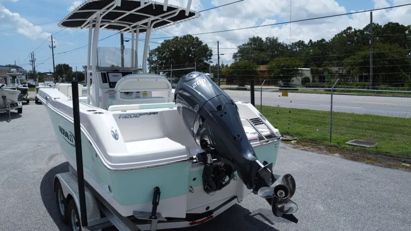 Slide: The Image of Robalo R202 Explorer 2025 - 2