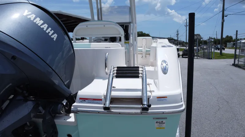 Slide: The Image of Robalo R202 Explorer 2025 - 3