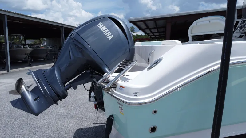 Slide: The Image of Robalo R202 Explorer 2025 - 4