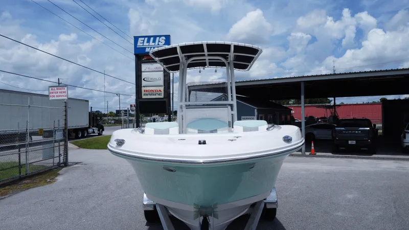 Slide: The Image of Robalo R202 Explorer 2025 - 7