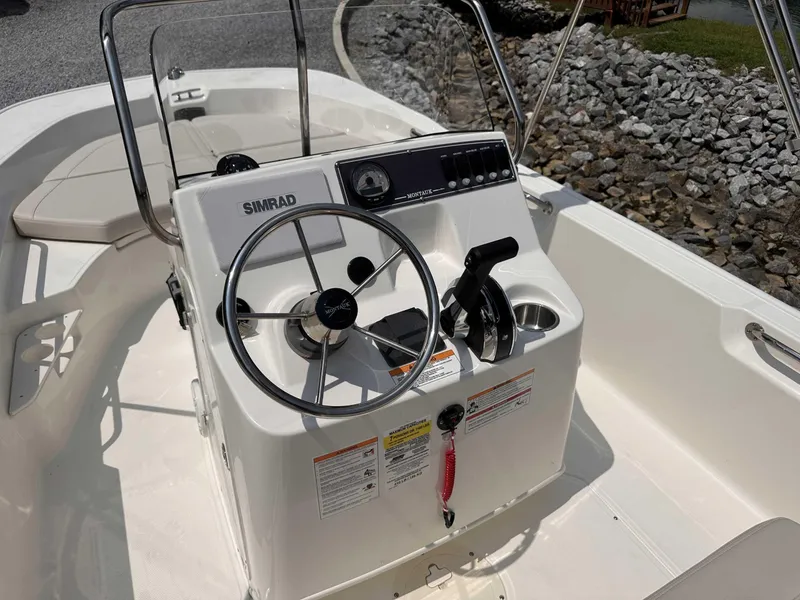 Slide: The Image of Boston Whaler 170 Montauk 2025 - 13