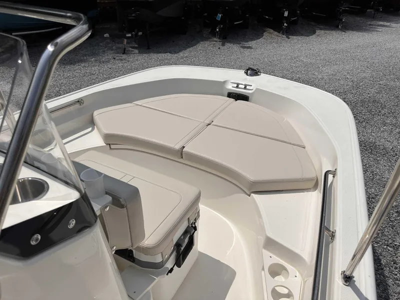 Slide: The Image of Boston Whaler 170 Montauk 2025 - 15