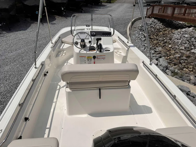 Slide: The Image of Boston Whaler 170 Montauk 2025 - 9
